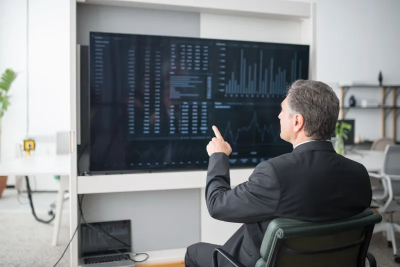 Watching the Numbers Instead of the Show: How Metrics Hijacked Our Entertainment Brain